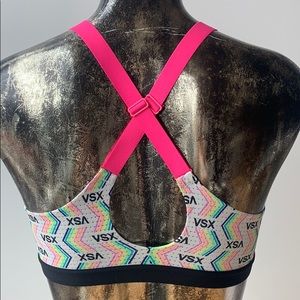 Victoria's Secret Intimates & Sleepwear - Victoria's Secret Sports Bra 32C Victoria's Secret Intimates & Sleepwear - Victoria's Secret Sports Bra 32C